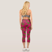 Leggings Capri Green Holly Feuilles sur Pink Holiday Cute (Verso)