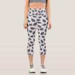 Leggings Capri Guinée Fowl Motif d'oiseaux<br><div class="desc">Un motif d'oiseau de Guinée Hen amusant sur un arrière - plan bleu clair. Art original de Nic Squirrell.</div>