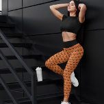 Leggings Capri Halloween orange Jack-o'-lantern effrayant<br><div class="desc">Ces jambières éffrayantes de capri d'Halloween orange présentent un cool souriant pantalon motif Jack-o'-lantern. Cool et cadeau effrayant.</div>
