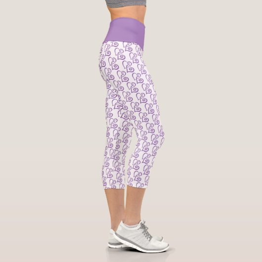 Leggings Capri Lié Coeurs violets Motif sur les pattes blanches (Droite)
