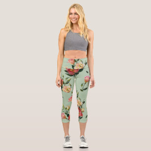 Leggings Capri Lisianthus victorien : Aquarelle Florale d'olive.
