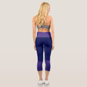 Leggings Capri Lumineuse Bleu Violet Rêve Abstrait Fractal Art (Verso)