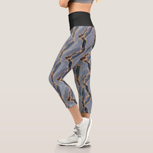 Leggings Capri Luxury Dark Gray Marble Texture with Gold Veins (Gauche)