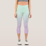 Leggings Capri Mint Esthétique Pastel Et Ombre Gradient Lilac<br><div class="desc">Design sombre et délicat dans une esthétique pastel couleur menthe magique et violet clair couleur lilas violet. Transition de couleur en dégradé doux. Décor intérieur en dégradé de menthe,  décor intérieur sombre et design à thème.</div>