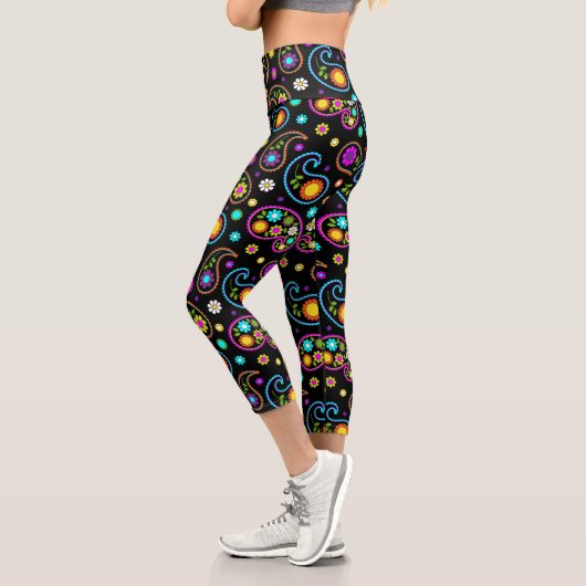 Leggings Capri Modèle floral moderne de Neon Paisley (Gauche)