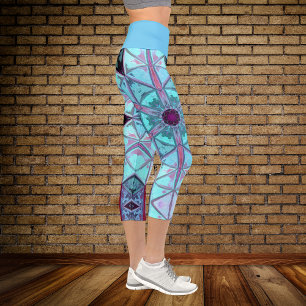 Leggings Capri Mosaic Kaleidoscope Fleur Bleu et Légendes rouges