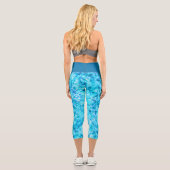 Leggings Capri Motif d'art bleu foncé Aqua Turquoise Polygon (Verso)