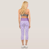 Leggings Capri Motif De Coeurs Violets Liés Sur Pastel Purple (Verso)