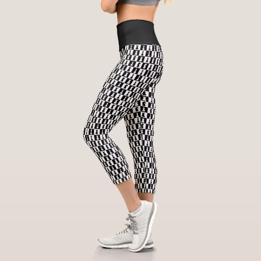 Leggings Capri Motif De Jeux D'Échecs Noir Et Blanc (Gauche)