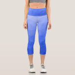 Leggings Capri Motif de maillage géométrique dégradé bleu foncé<br><div class="desc">Vêtements féminins géométriques uniques et amusants personnalisables. Cool capri leggings mode pour elle. Maille géométrique triangulaire avec dégradé bleu foncé clair.</div>