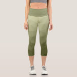 Leggings Capri Motif de maillage géométrique dégradé vert clair d<br><div class="desc">Militaire dégradé géométrique maillage motif triangles ombre. Triangle maillage géométrique avec dégradé vert foncé clair. militaire, armée, motif, ombre, maillage, triangles, géométrie, dégradé, cool, triangle, vert</div>