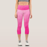 Leggings Capri Motif de maillage géométrique rose chaud<br><div class="desc">Elégant et cool maillage géométrique Triangle avec dégradé rose chaud pour dames. rose,  rose chaud,  maillage,  triangles,  motif,  lumineux,  géométrique,  cool,  maillage rose,  dégradé,  géométrie,  coloré,  coloré,  rose géométrique,  triangle</div>