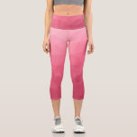 Leggings Capri Motif de maillage géométrique rose rose clair<br><div class="desc">Vêtements féminins géométriques uniques et amusants personnalisables. Cool capri leggings mode pour elle. Maille géométrique triangulaire avec dégradé vert foncé clair.</div>