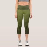 Leggings Capri Motif géométrique du maillage vert de l'Armée<br><div class="desc">Militaire dégradé géométrique maillage motif triangles ombre. Huile verte d'olive foncée de l'armée pour équipement de soldat, camo. Il imite les paysages militaires naturels, la résistance, l'endurance, la résilience. Les sous-tons de terre se connectent à la nature, au sol. Symbolise l'héritage militaire, l'utilité extérieure.</div>