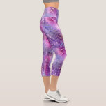 Leggings Capri Motif géométrique rose violet chic Girly<br><div class="desc">Ce design moderne est orné d'un motif géométrique rose et violet #leggings #vêtements #vêtements #cadeaux #fitness #sports #fitnessvêtements #fitness #mode #mode #mode #style #design #tendance #tendance #géométrique</div>
