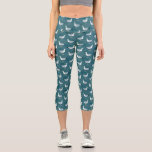 Leggings Capri Mouettes Oiseaux marins<br><div class="desc">Un troupeau de mouettes cheeky debout au bord de l'océan vert profond. Idéal pour les amateurs d'oiseaux sadiques et de la côte. Art original de Nic Squirrell.</div>