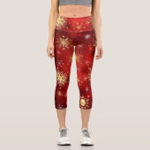 Leggings Capri Noël Golden Snowflakes sur Arrière - plan rouge (Recto)