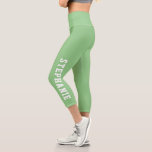 Leggings Capri Nom personnalisé Mention personnalisée verte<br><div class="desc">Ajoutez une touche personnalisée à vos vêtements actifs avec ces leggings de capri vert menthe personnalisés, portant votre nom le long de la jambe. Parfaites pour les séances d'entraînement, le yoga ou les sorties décontractées, ces randonnées allient style et confort pour un look sportif unique. Fabriqués avec un tissu de...</div>