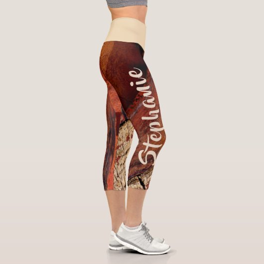 Leggings Capri Nom personnalisé rouge Brown Tan Abstrait (Droite)