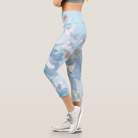 Leggings Capri Pastel Bleu Doux Jacaranda Arbre Fleurs Fleurs (Gauche)