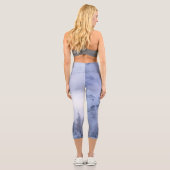 Leggings Capri Pays merveilleux d'hiver, brouillard, forêt d'épin (Verso)