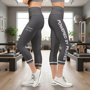 Leggings Capri Personnalisé Propulsé par Pilates Gris foncé