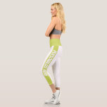 Leggings Capri Personnalisé vert rayé<br><div class="desc">Ajoutez votre propre texte à ces teintes funky vert et blanc facile à personnaliser capri de Ricaso</div>