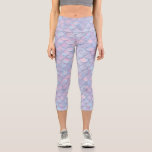 Leggings Capri Petites échelles de sirènes, créature magique de l<br><div class="desc">Super mignon,  haut de gamme,  confortable,  haut de taille,  leggings capri avec un motif d'écailles de sirènes bleues,  roses et violettes.  Ajouter du texte personnalisé,  du monogramme,  etc. pour personnaliser. Parfait pour s'entraîner,  se promener,  fêtes,  costumes et plus encore.</div>