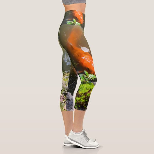 Leggings Capri Poisson Koi dans un étang (Droite)
