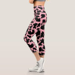 Leggings Capri Pots de vache rose moderne Imprimer Cowgirl<br><div class="desc">Classique et tendance peau de vache rose et noir taches texture design yoga capri leggings. Poster de animal taches de vache</div>
