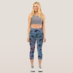 Leggings Capri requin de l'ombre baleine sur galaxie en pente