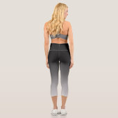 Leggings Capri Sportive avec texte moderne - Black Ombre (Verso)