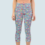 Leggings Capri Tea Cup Motif bleu<br><div class="desc">Une prise moderne sur une jolie porcelaine osseuse vintage ou des tasses à thé en porcelaine. Mets la bouilloire ! Art original de Nic Squirrell.</div>