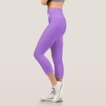 Leggings Capri Texte de Yoga blanc modifiable moderne sur Violet<br><div class="desc">Texte moderne éditable de yoga blanc sur violet Capri Leggings.</div>