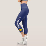 Leggings Capri Texte personnalisé du softball Nom de l'équipe Nav<br><div class="desc">Sortez sur le terrain avec ces leggings capri super confortables avec un softball et votre texte personnalisé (ou laissez "SOFTBALL" contre un arrière - plan bleu marine. Changez facilement la couleur !  Des leggings confortables et de haute qualité,  parfaits pour le softball dans votre vie.</div>