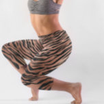 Leggings Capri Tiger Grilles Fourrure animale Rose métallique Or<br><div class="desc">Cette conception peut être personnalisée en choisissant l'option personnaliser pour ajouter du texte ou apporter d'autres modifications. Si ce produit a la possibilité de transférer la conception à un autre article, s'il vous plaît assurez-vous d'ajuster la conception pour s'adapter si nécessaire. Contactez-moi à colorflowcreations@gmail.com si vous souhaitez avoir cette conception...</div>