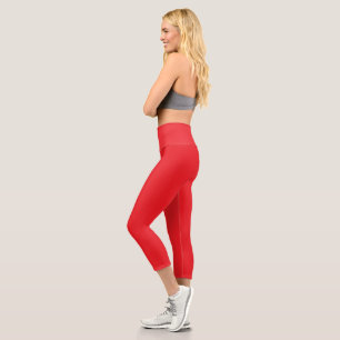 Leggings Capri un arrière - plan rouge avec une bordure blanche