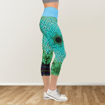 Leggings Capri Weaver Mandala bleu et vert<br><div class="desc">Ce mandala funky est décoré de bleu et de vert dans un style vannerie. Des visuels psychédéliques pour l'hippie moderne ou toute personne qui aime les couleurs super.</div>