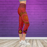 Leggings Capri Weer Mandala rouge rose et jaune<br><div class="desc">Ce mandala funky est décoré de rouge,  de rose et de jaune dans un style de tissage de panier. Des visuels psychédéliques pour l'hippie moderne ou toute personne qui aime les couleurs super.</div>