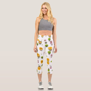 Leggings Capri Zinnia jaune clair et rose sur arrière - plan blan