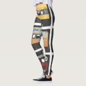 Leggings cassette audio rétro, arrière - plan isolé. (Gauche)