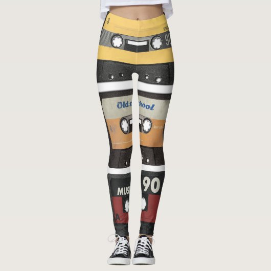 Leggings cassette audio rétro, arrière - plan isolé. (Devant)
