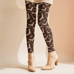 Leggings Chauves-souris roses rétro Spider Girlie Minimale<br><div class="desc">Ce design amusant d'Halloween utilise un motif aléatoire de chauves-souris et d'araignées roses simples sur un arrière - plan marron qui peut être customisé à la couleur que vous voulez. Ce design amusant a une ambiance rétro et peut être jumelé avec n'importe quel top tout au long de l'automne et...</div>