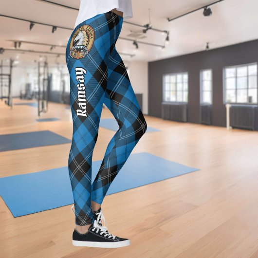 Leggings Clan Ramsay Crest sur Blue Hunter Tartan