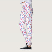 Leggings Coeurs roses et bleus sur un arrière - plan blanc. (Gauche)