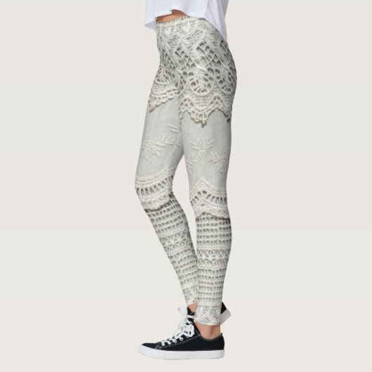 Leggings Dentelle blanche subtile, gros plan textile. (Gauche)