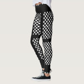 Leggings en noir et blanc avec chèques et bandes (Gauche)