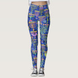Leggings Étoile de David Hanoukka de la Ménorah d'or bleu c<br><div class="desc">Sur un arrière - plan bleu,  ces légendes de vacances arborent un motif chic d'or,  de menorah verte et violette et l'étoile d'or de David. Conçu par l'artiste mondialement connu Tim Coffey.</div>