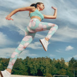 Leggings Floral bleu rose blanc Monogramme actif<br><div class="desc">Un arrière - plan bleu est à la base de ce joli design de fleurs blanches et roses. Vos initiales peuvent être placées sur la jambe inférieure pour vos propres leggings actifs personnalisés uniques. Les lettres peuvent également être supprimées si vous voulez juste les leggings. Joli yoga ou porter des...</div>