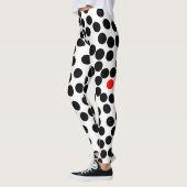 Leggings grand pois aléatoire noir sur les guêtres blanches (Gauche)